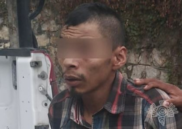 Detienen a Ignacio con 20 dosis de marihuana y un cuchillo en calles de Xicotepec 