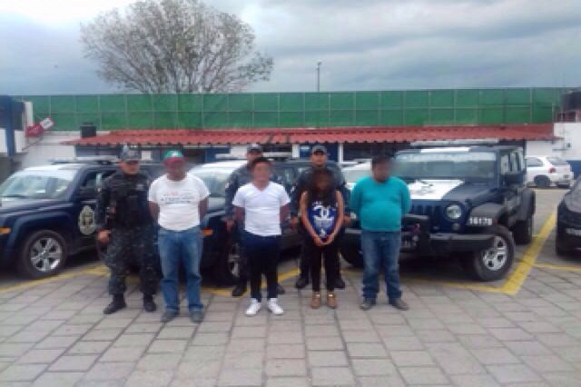 Roban camioneta pero se les descompone y los detienen en la Puebla-Orizaba