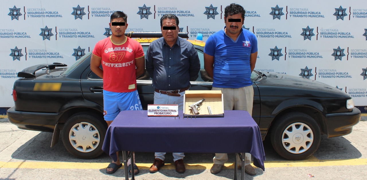 Cae taxista y 2 sujetos más con arma tipo escuadra en bulevar Atlixco