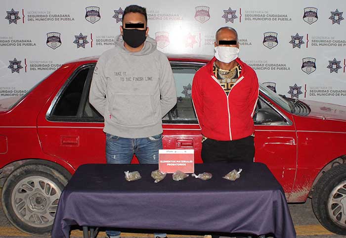 Caen dos por robo de auto y posesión de marihuana en Puebla