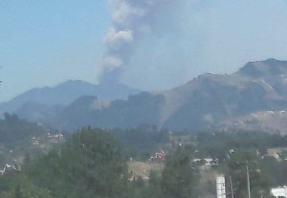 Incendio forestal consume en cerro de Tetela de Ocampo