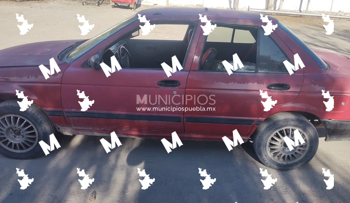 Chocan en Tlacotepec y los aprehenden porque su coche era robado