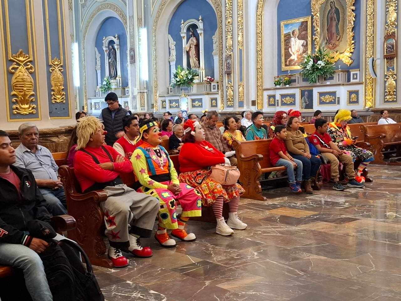 Festejan Día del payaso con celebración eucarística y caravana en Tehuacán