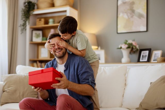 Regalos tecnológicos para sorprender a papá este Día del Padre 