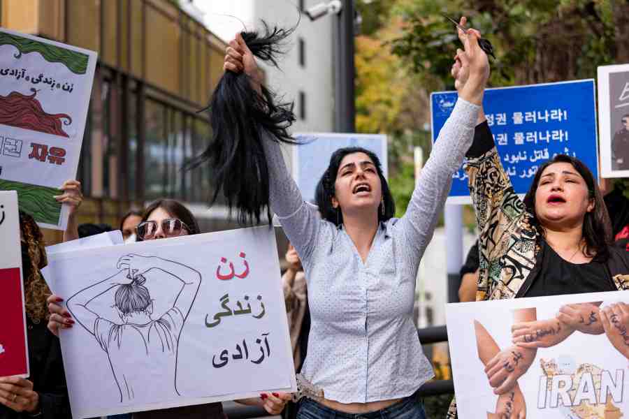 Irán condena a pena de muerte a otras 3 personas por participar en protestas