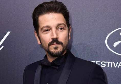 Se burlan de Diego Luna tras estreno de su nueva serie