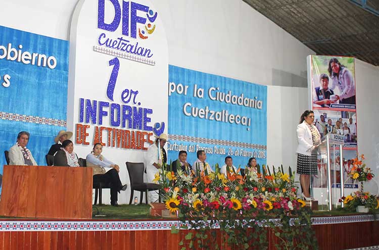 Rinde titular del DIF de Cuetzalan su primer informe 