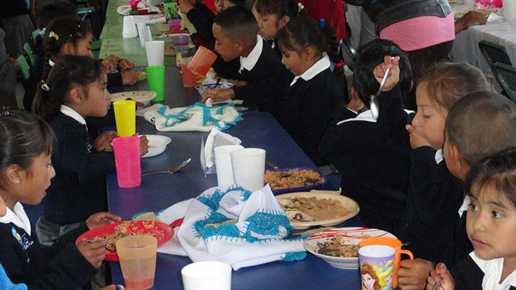 Venden hasta en 60 pesos desayunos escolares en Zacapoaxtla