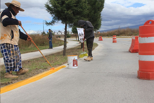 Ayuntamiento y pobladores de Coronango dignifican áreas públicas