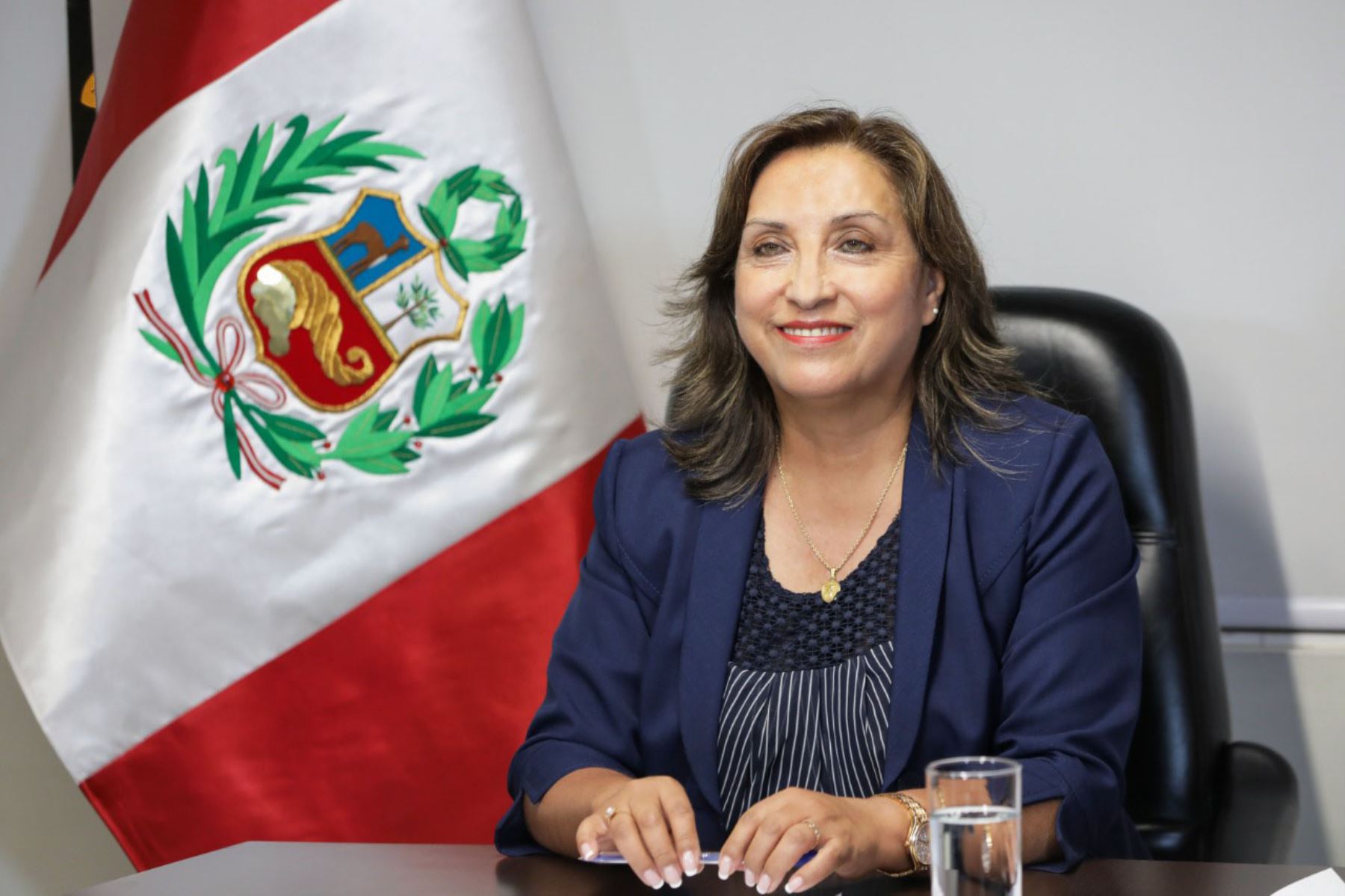 Dina Boluarte asume presidencia de Perú