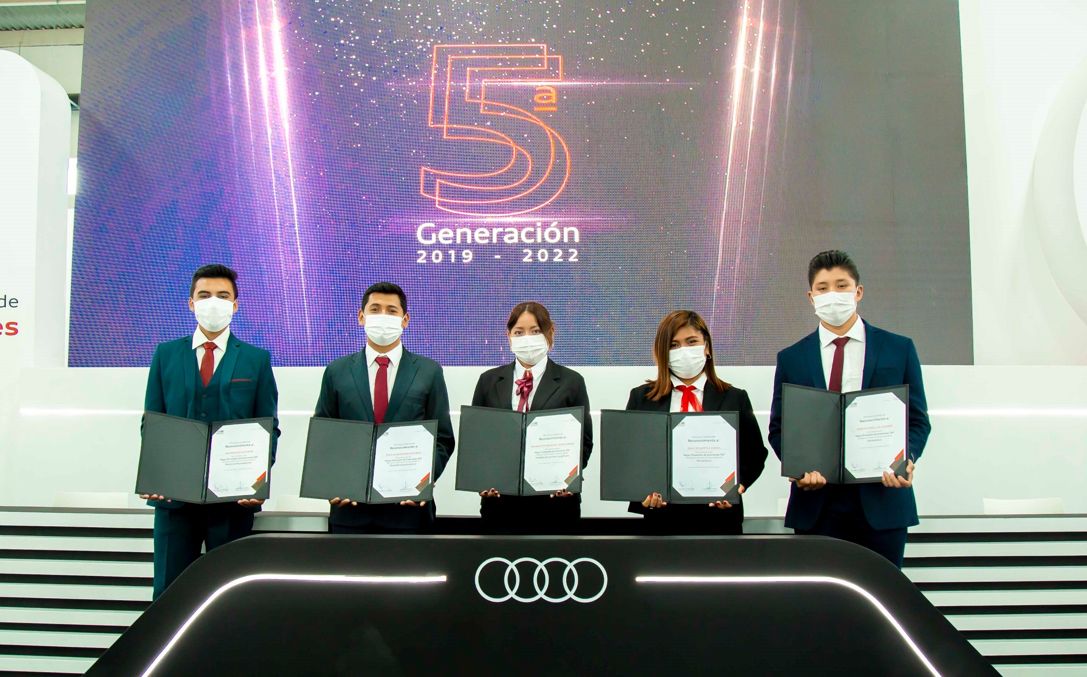 Se gradúa la quinta generación de aprendices de Audi México