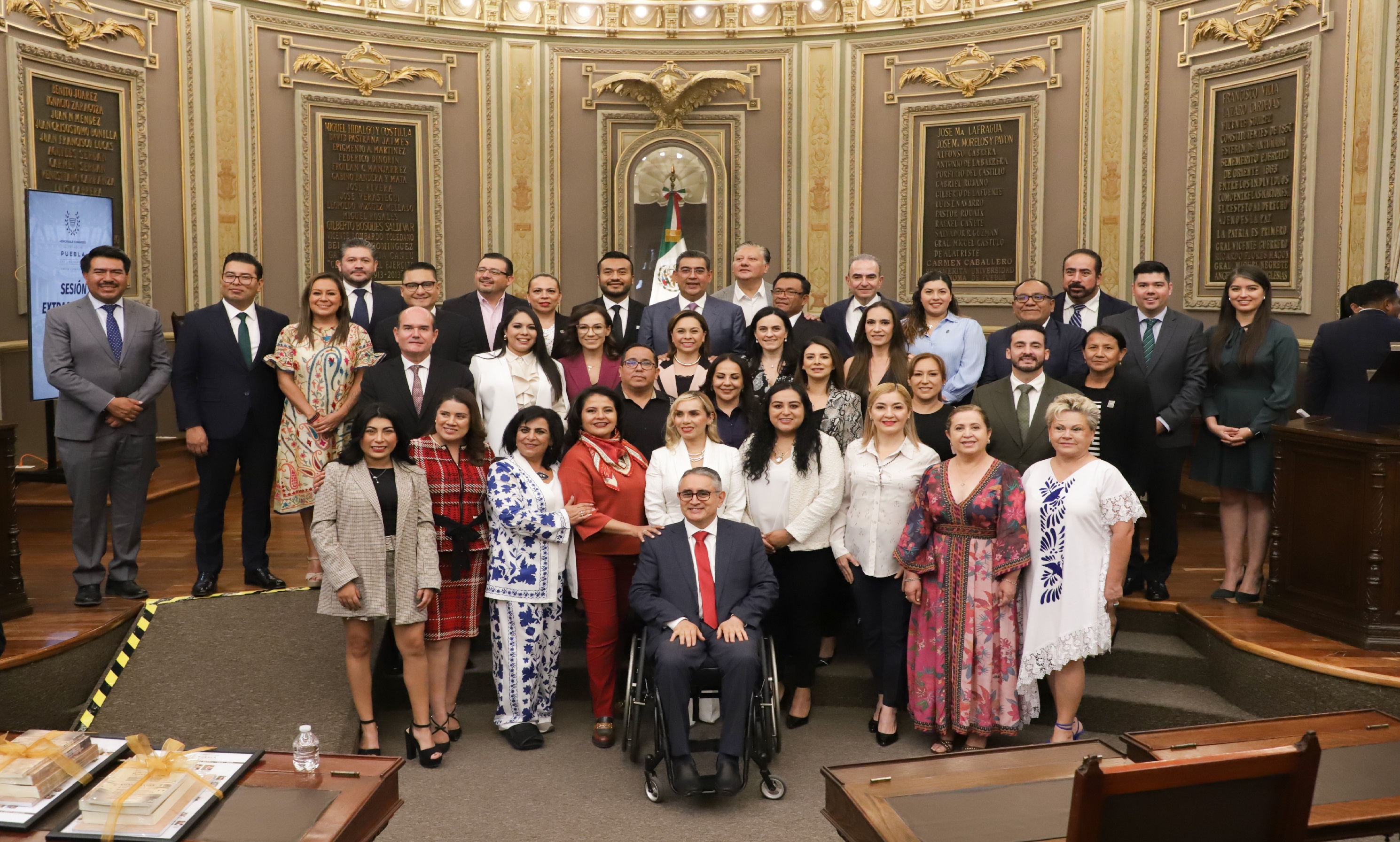 Céspedes asistió al cambio de integrantes del Congreso Local