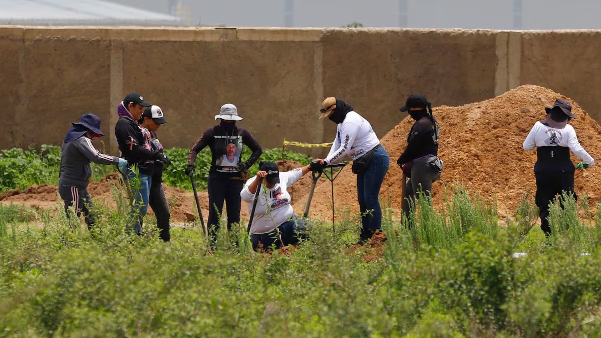 En una fosa clandestina en Zapopan, encuentran 235 restos humanos embolsados 