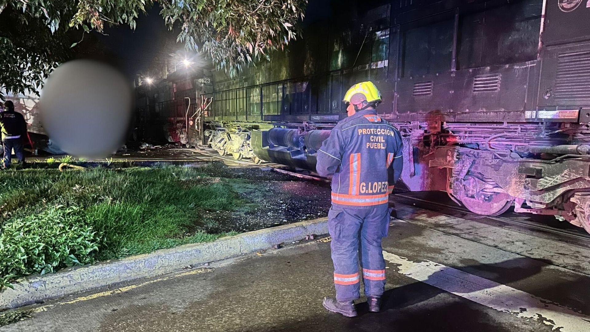 Registran accidente entre tren y tráiler en Parque Industrial Puebla 2000