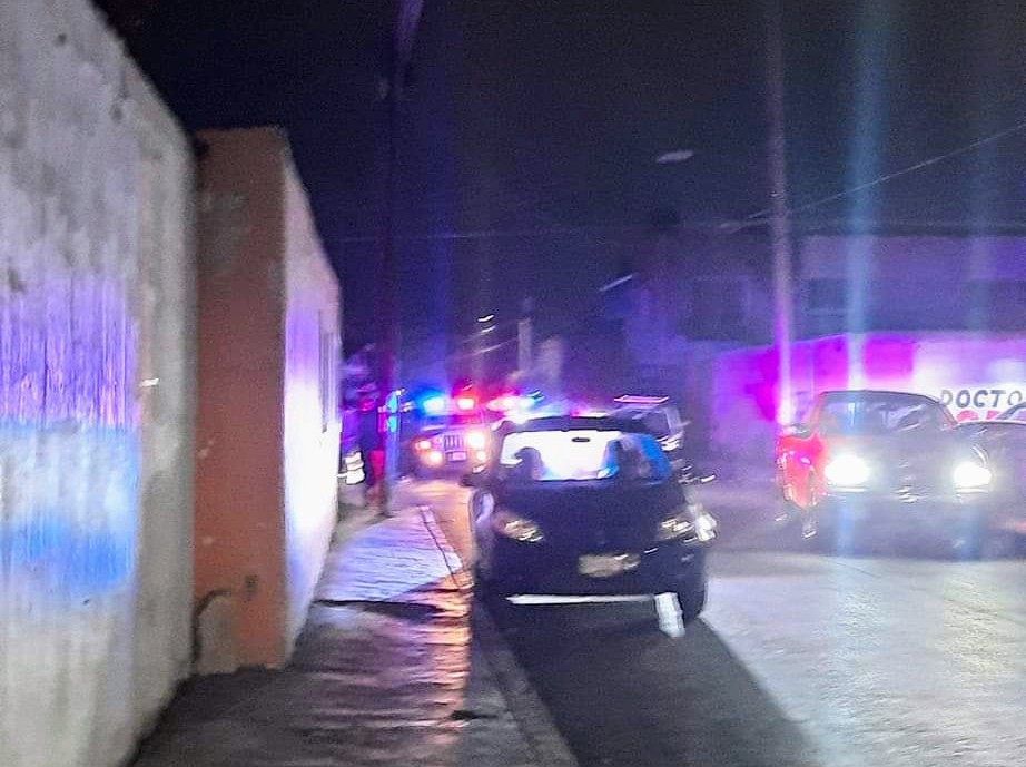 Policía balea a sujeto que lo intentó agredir con un desarmador en Puebla