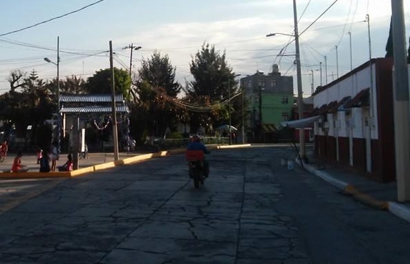 Adolescente se asoma a la puerta de su casa y lo matan en Atlixco