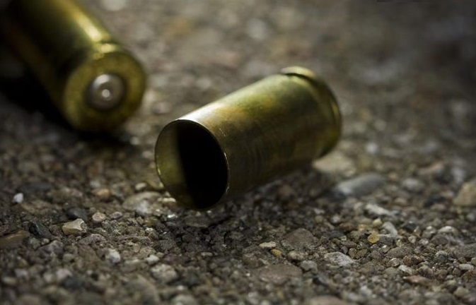Le disparan en la parada del camión y muere en Traumatología