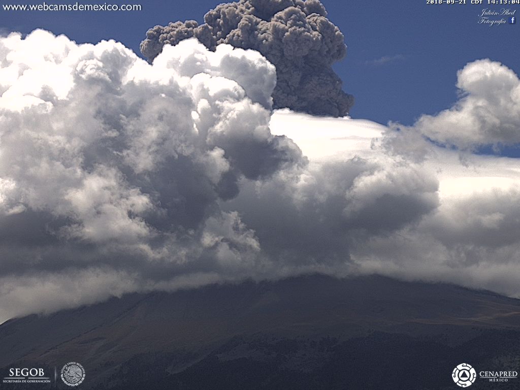 VIDEO Volcán Popocatépetl registra fuerte explosión