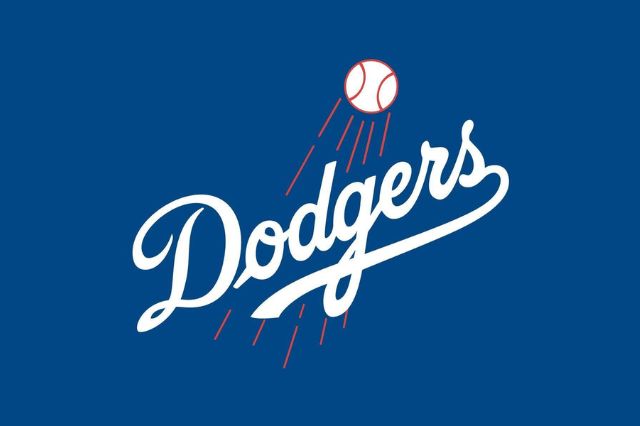 Dodgers y gobierno de LA anuncian apoyo millonario para familias migrantes