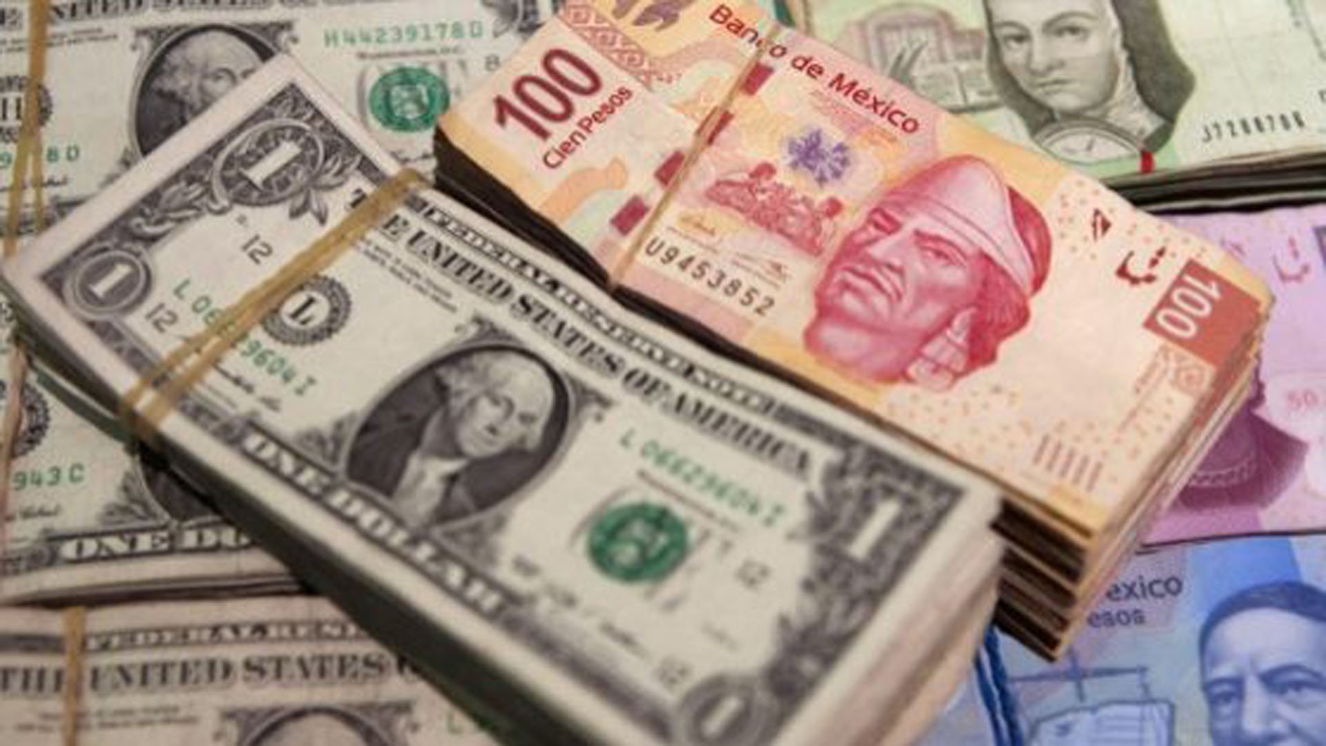 Cae peso frente al dólar por renuncia de Urzúa