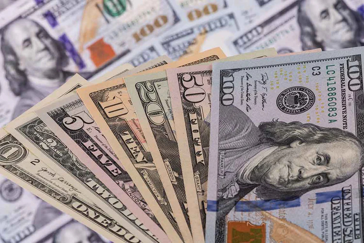 Así amanecen el dólar y el euro este martes