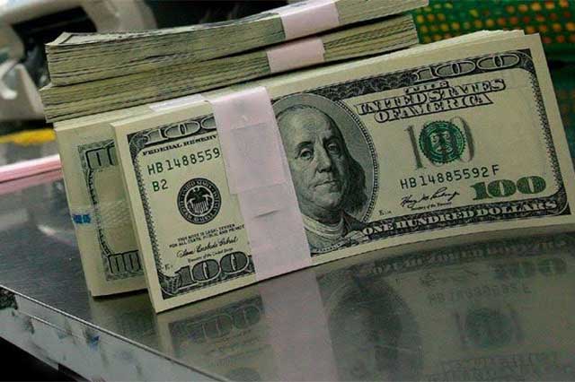 Dólar se vende en promedio en 24.02 pesos