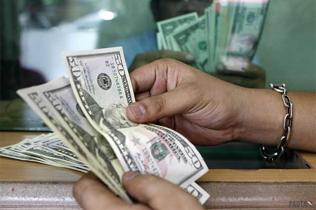 Venden dólar a 24.31 pesos en promedio