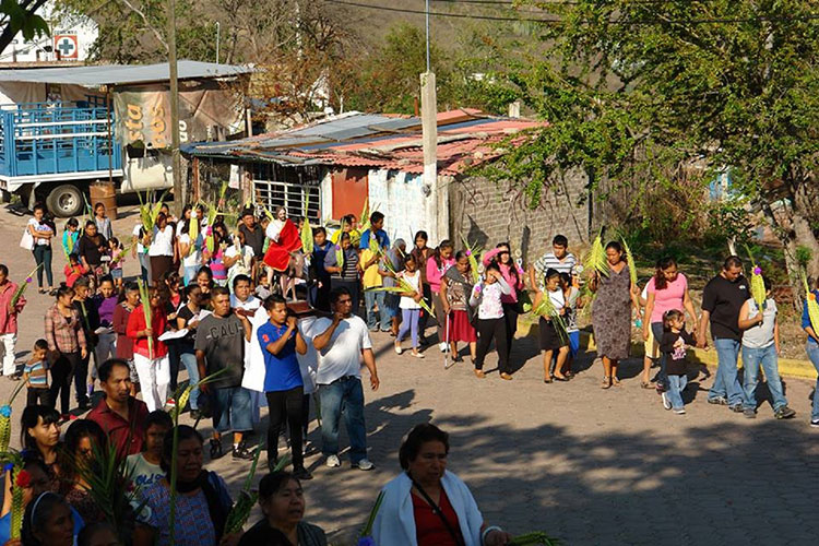 Con las palmas inicia Semana Santa en la Mixteca