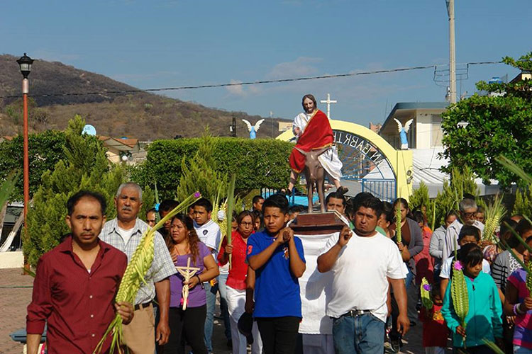 Con las palmas inicia Semana Santa en la Mixteca