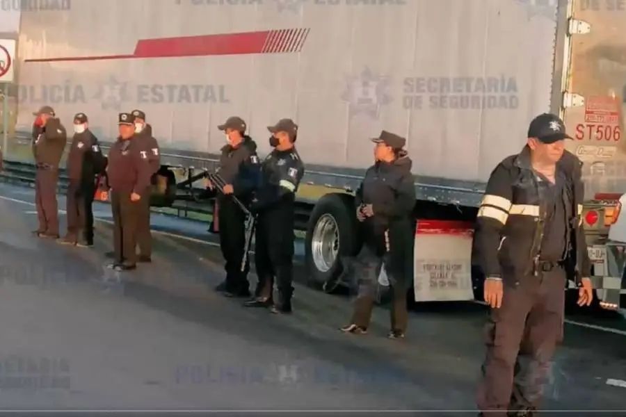 Conductor de un tráiler fue detenido luego de atropellar un motociclista en Edomex