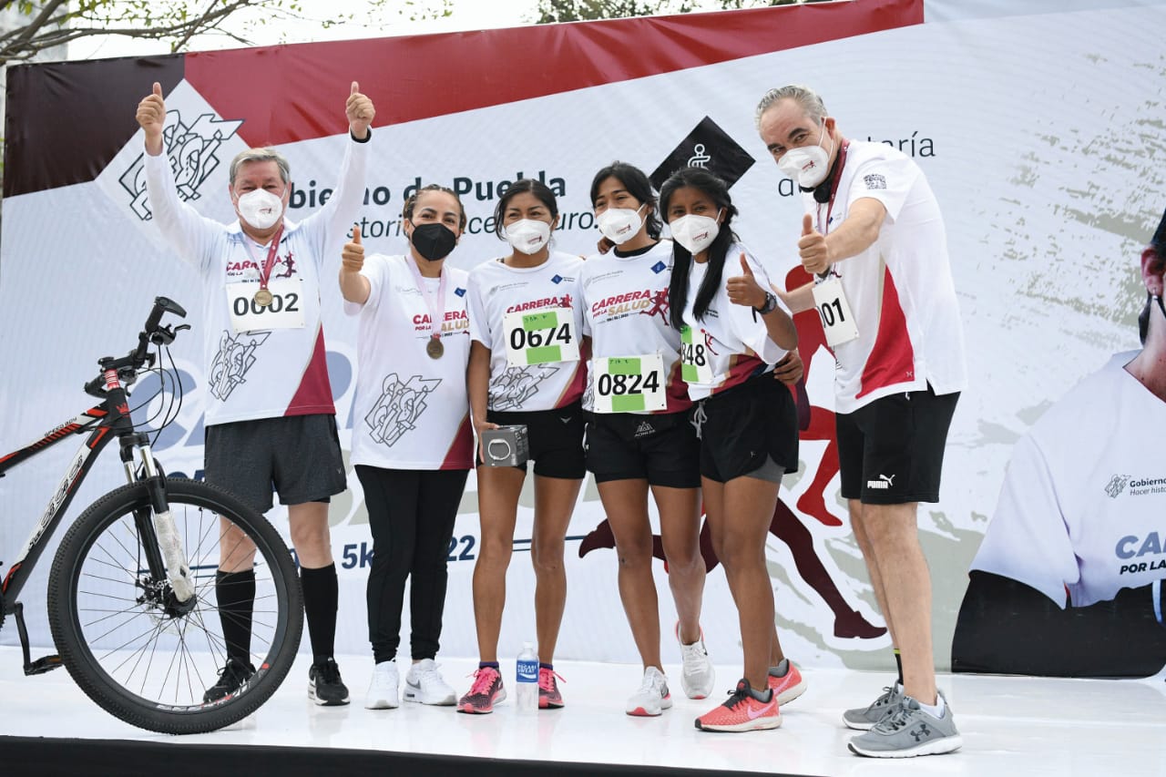   Alrededor de 2 mil poblanas y poblanos asisten a la Carrera y Feria por la Salud 2022