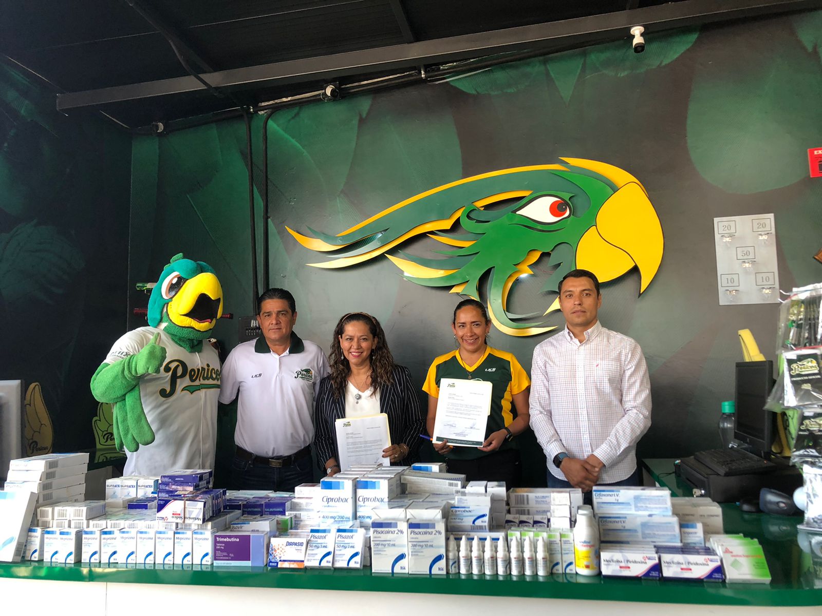 Pericos dona medicamentos al DIF Municipal de Puebla