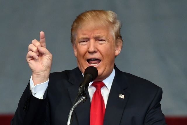 Republicanos salvan otra vez a Trump y él amenaza con volver