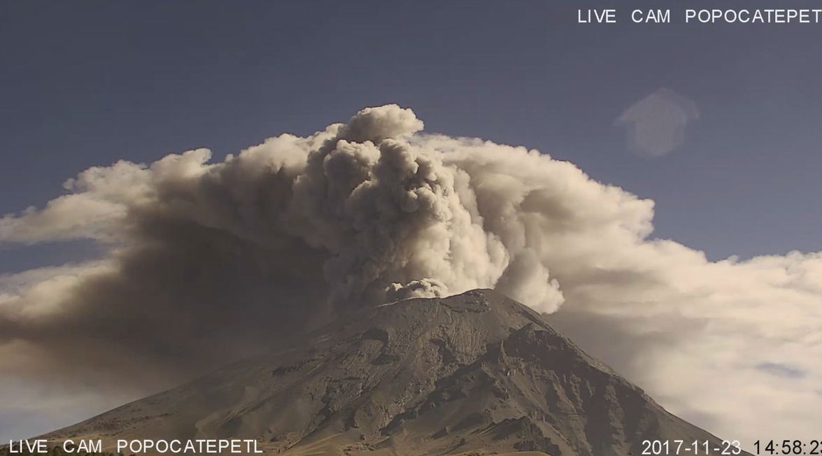 Popocatépetl lanza fumarola de 2 kilómetros de altura