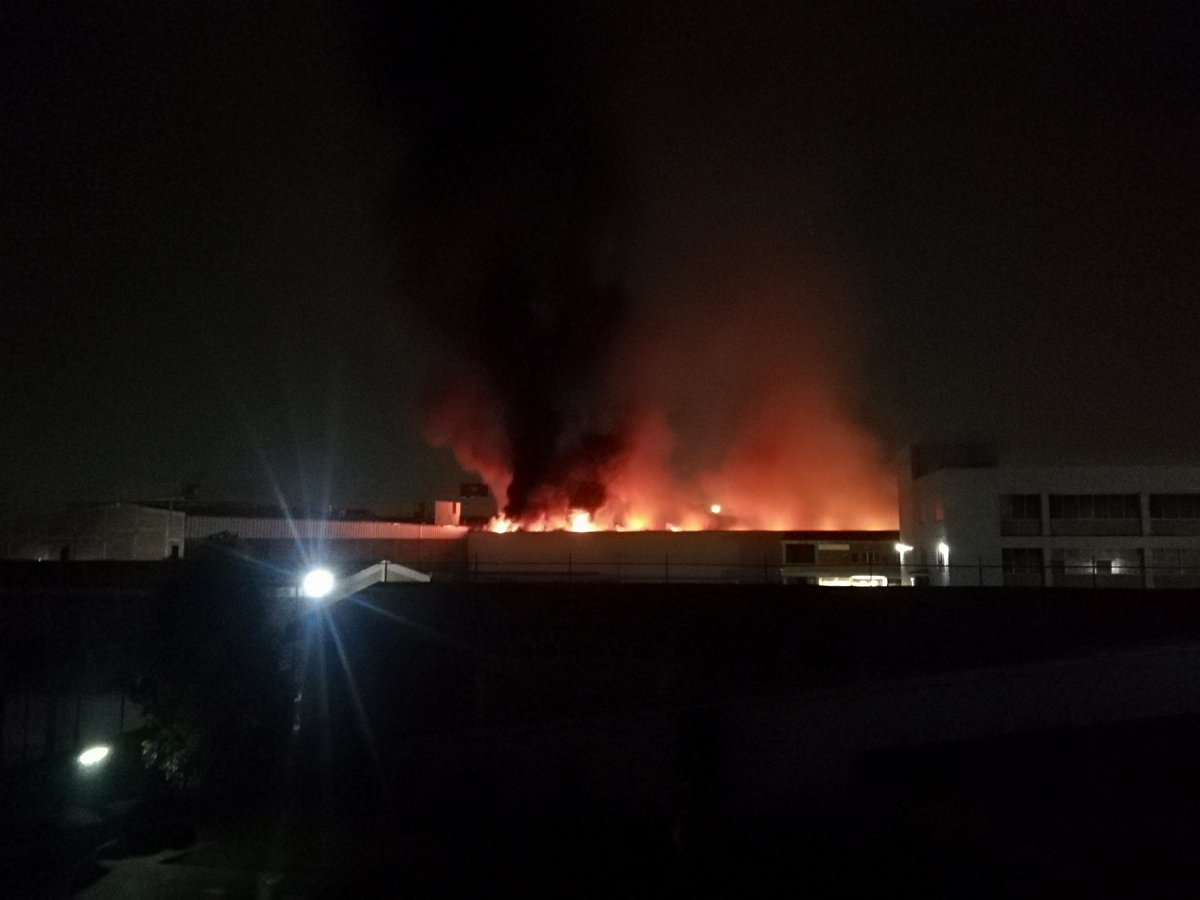 GALERÍA Vecinos de la CAPU amanecen con fuerte incendio