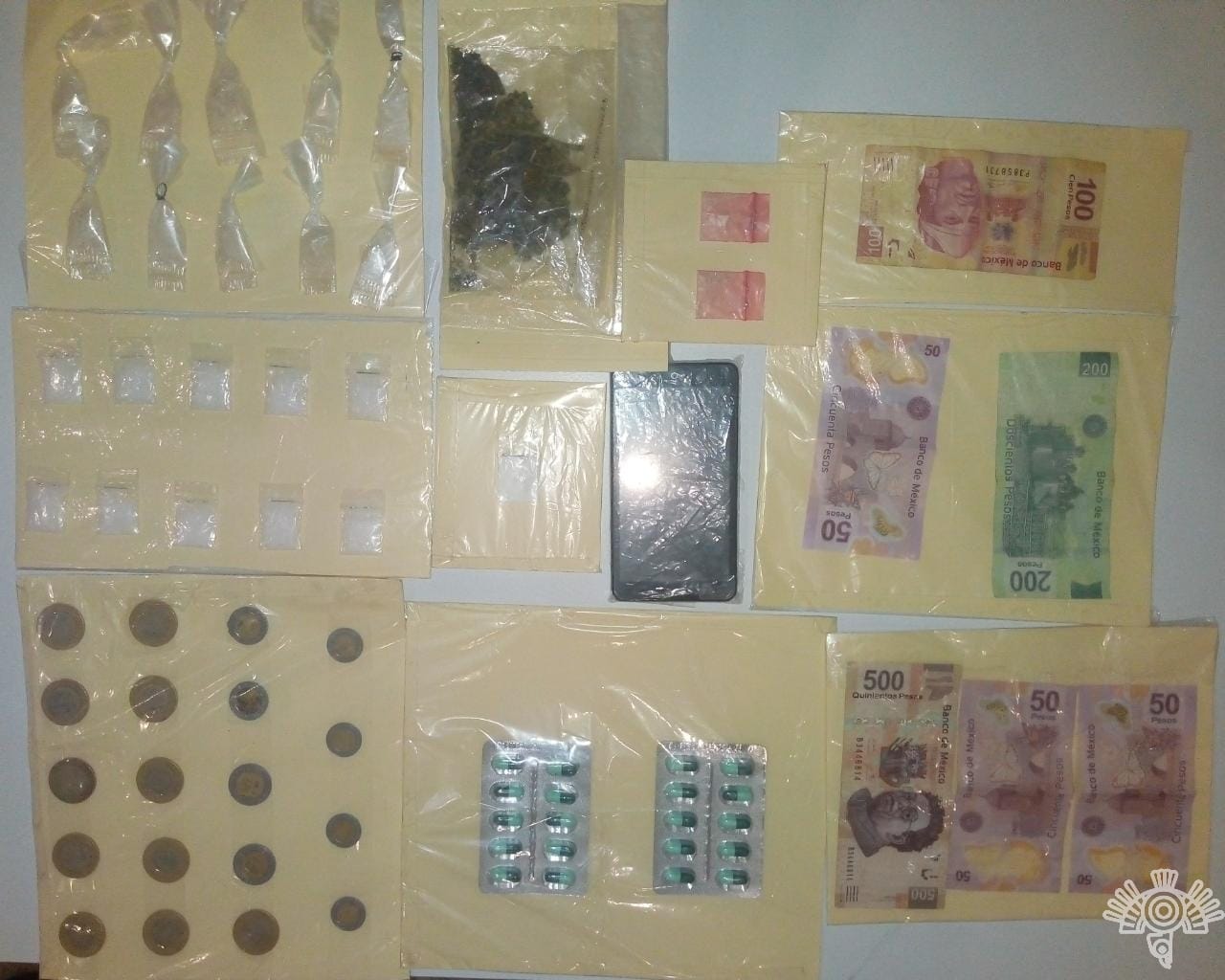 Los detienen por vender en la México-Puebla cocaína, cristal y marihuana