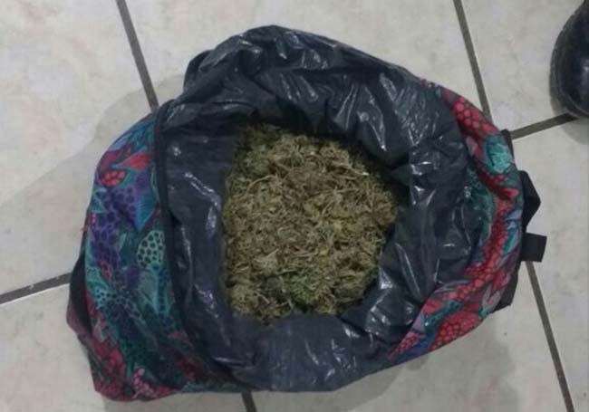 Aseguran a sujeto con marihuana y cristal en Texmelucan