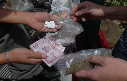 Detienen a cuatro con 300 dosis de droga en Mayorazgo