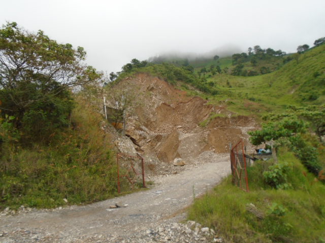 Explotación de pedrera aumenta riesgo de deslaves en Xaltepec