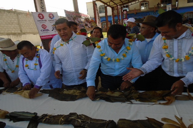 Venden a un peso 35 mil tamales en Huauchinango
