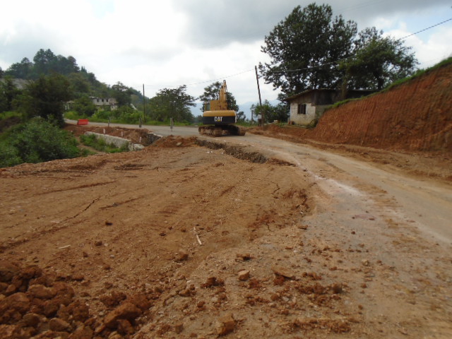 Reparación de carretera daña casa de octogenaria en Huauchinango