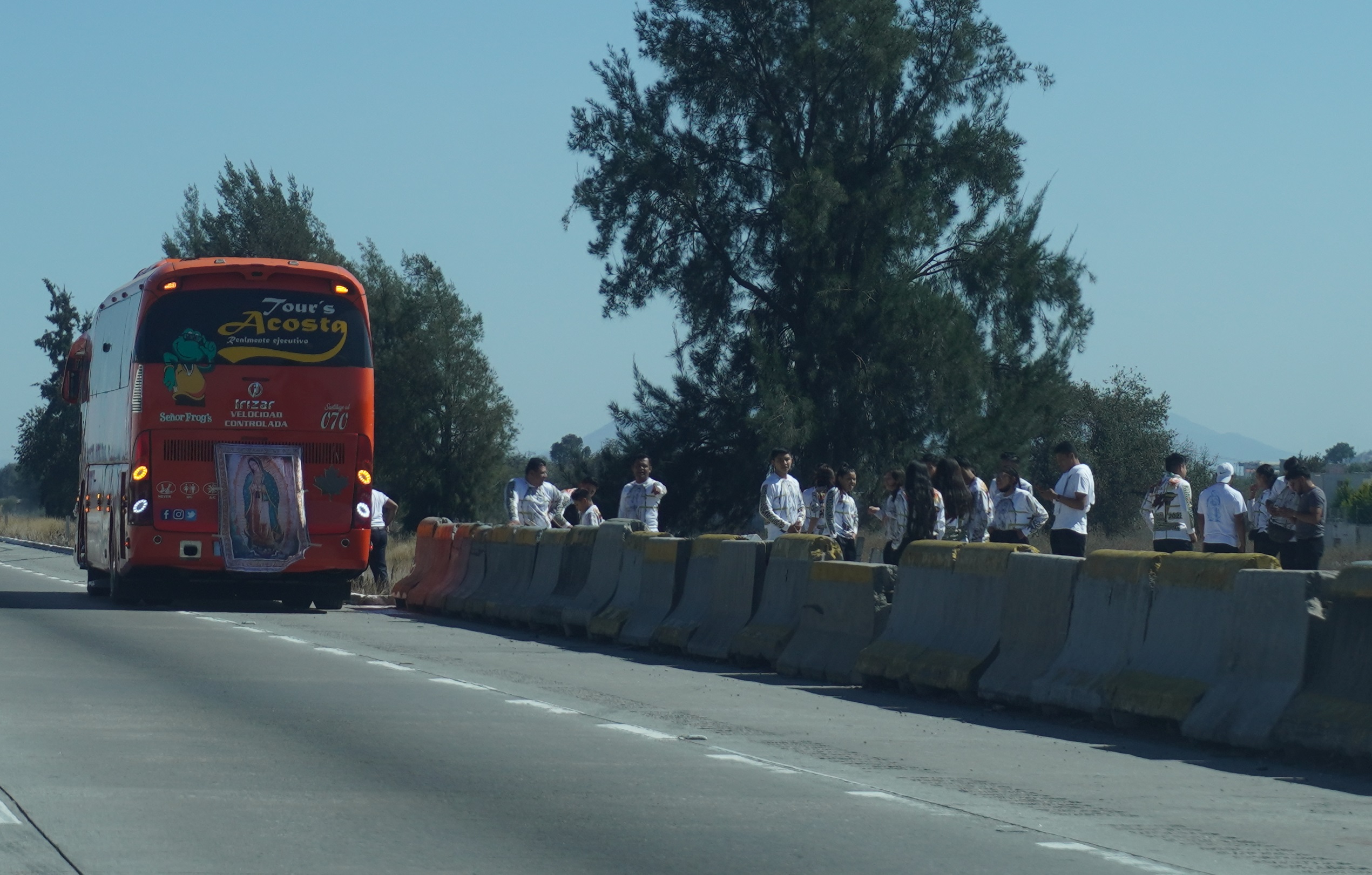 Aumenta presencia de peregrinos en carreteras de la zona de Tecamachalco