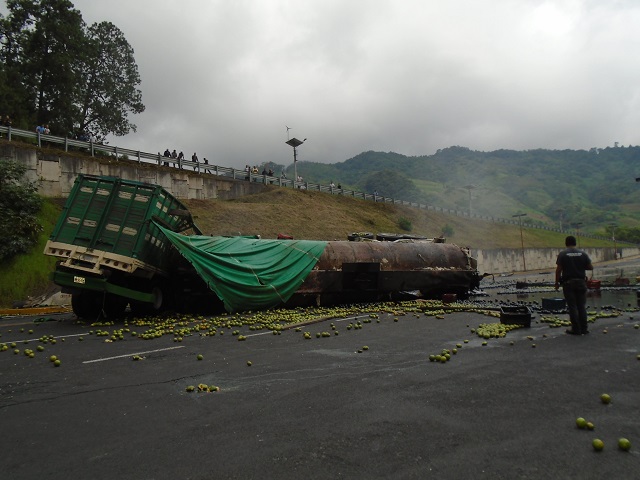 Perecen 2 hombres por choque en la autopista México-Tuxpan