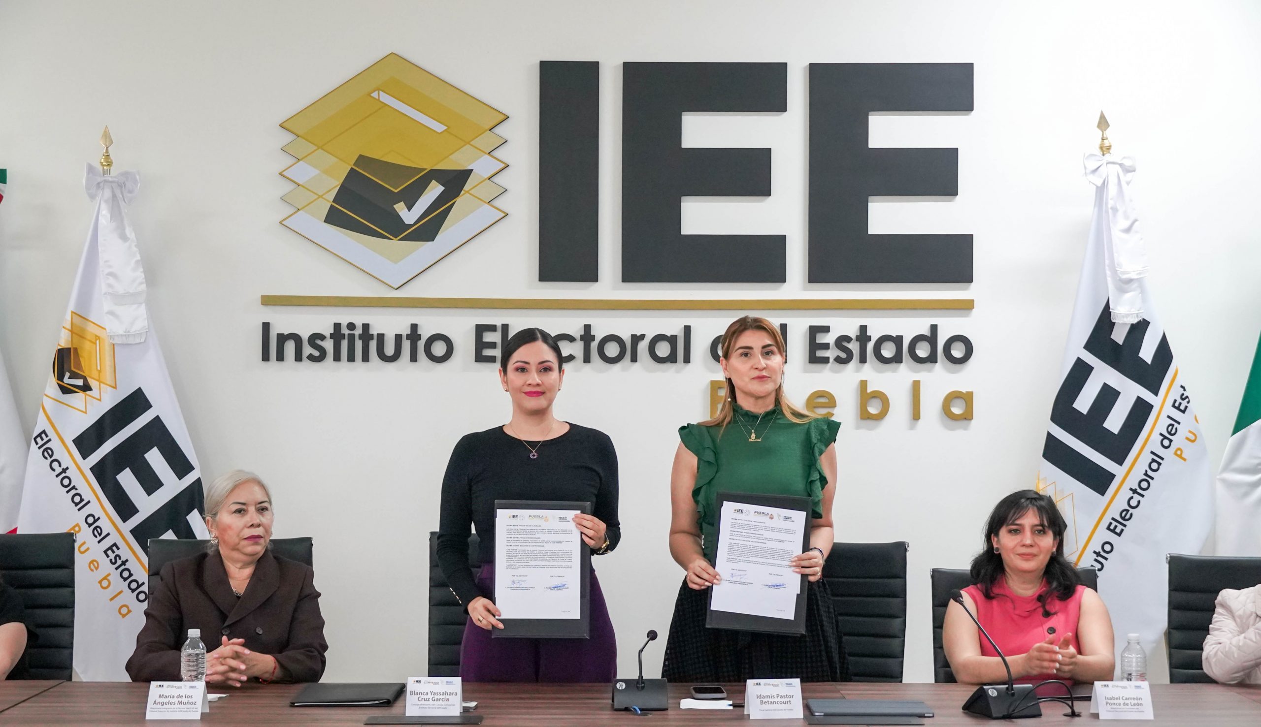 Signa convenio el IEE con la FGE