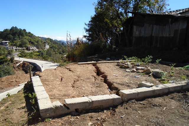 Obra inconclusa pone en riesgo a familias en Huauchinango