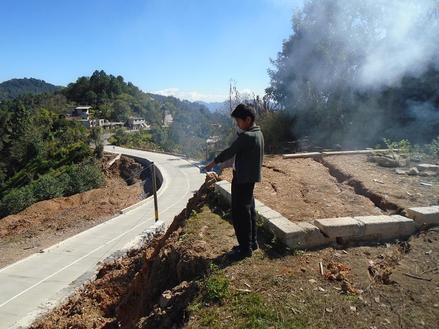 Obra inconclusa pone en riesgo a familias en Huauchinango