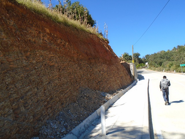 Obra inconclusa pone en riesgo a familias en Huauchinango