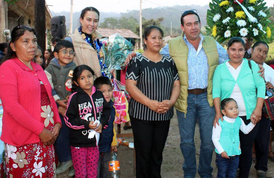 Comuna beneficia con viviendas a familias de Xalacapan