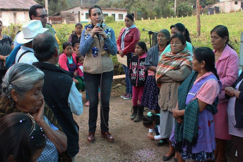 Comuna beneficia con viviendas a familias de Xalacapan