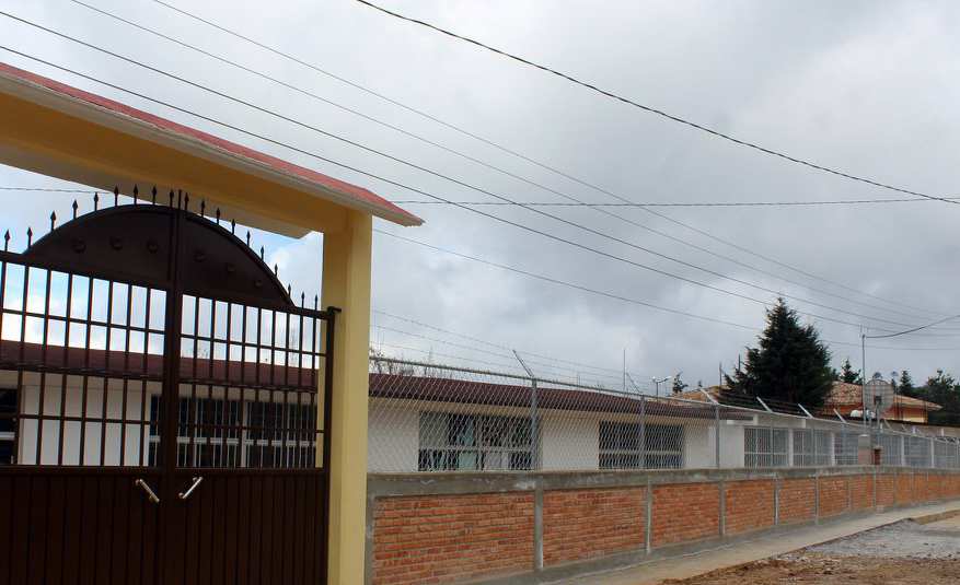 Inauguran cercado en escuela primaria de Zacapoaxtla